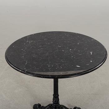 A MODERN CAST IRON GARDEN TABLE.