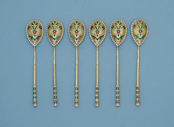 931. A set of six Russian 19th century silver-gilt and enamle tea-spoons, unidentified makers mark, St. Petersburg.