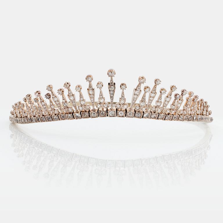 A tiara/necklace combination in 9K gold and silver set with old-cut diamonds with a total weight of ca 12.00 cts.