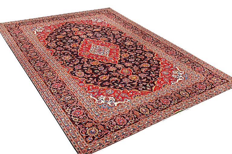 A Keshan carpet, c. 373 x 260 cm.