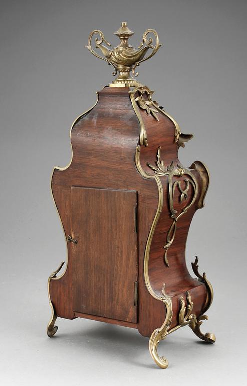 BORDSPENDYL, Louis XV-stil, 1900-talets början.