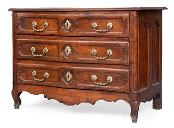 542. A CHEST OF DRAWERS.