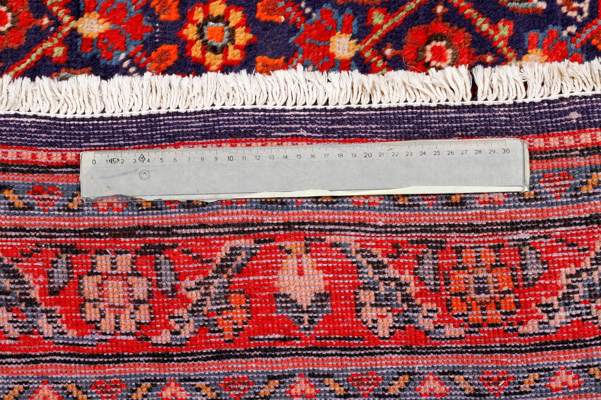 MATTA, troligen Sarouk, 315 x 205 cm.