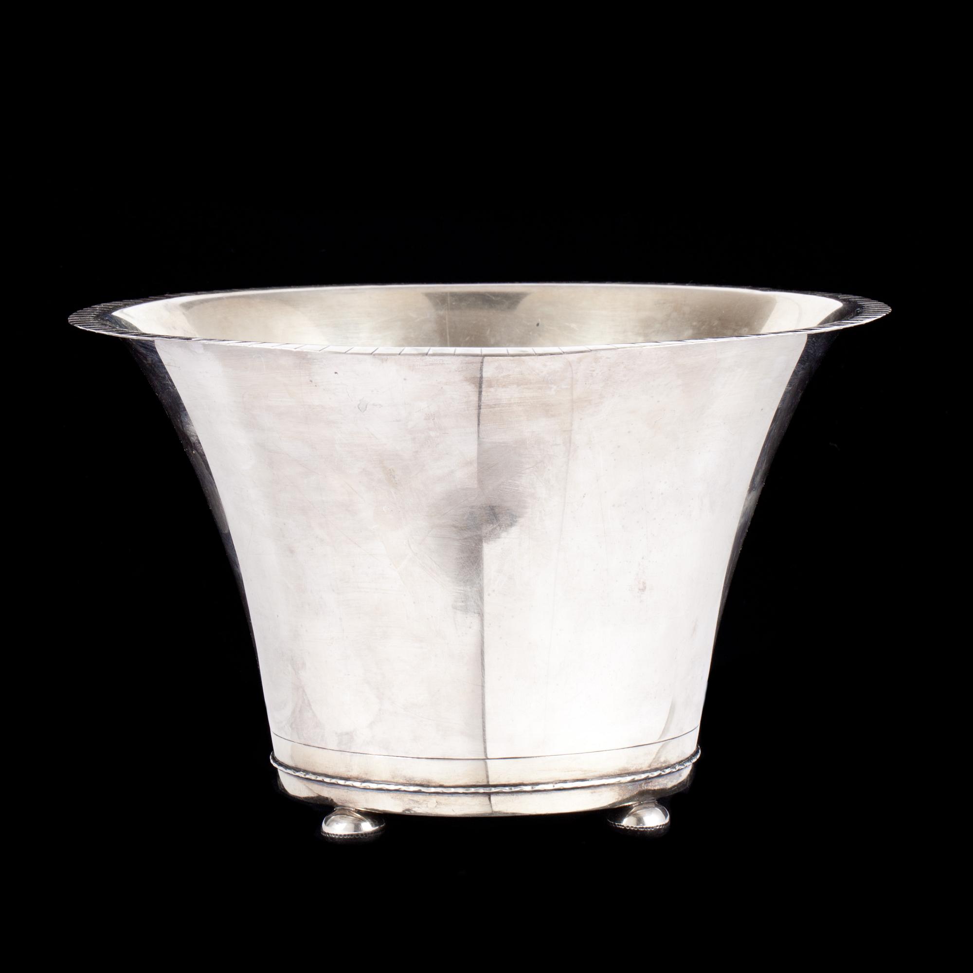 VAS, silver. G.A.B 1945. 470g.