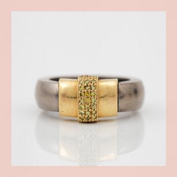 RING, Gaudy, med gula briljantslipade diamanter totalt cirka 0.20 ct.