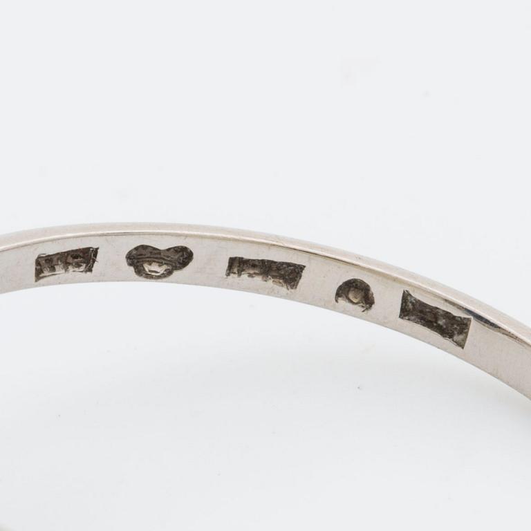 RING, 18K vitguld fasettslipad safir samt 8/8 slipade diamanter ca 0,10 ct, Strömdahl Stockholm.