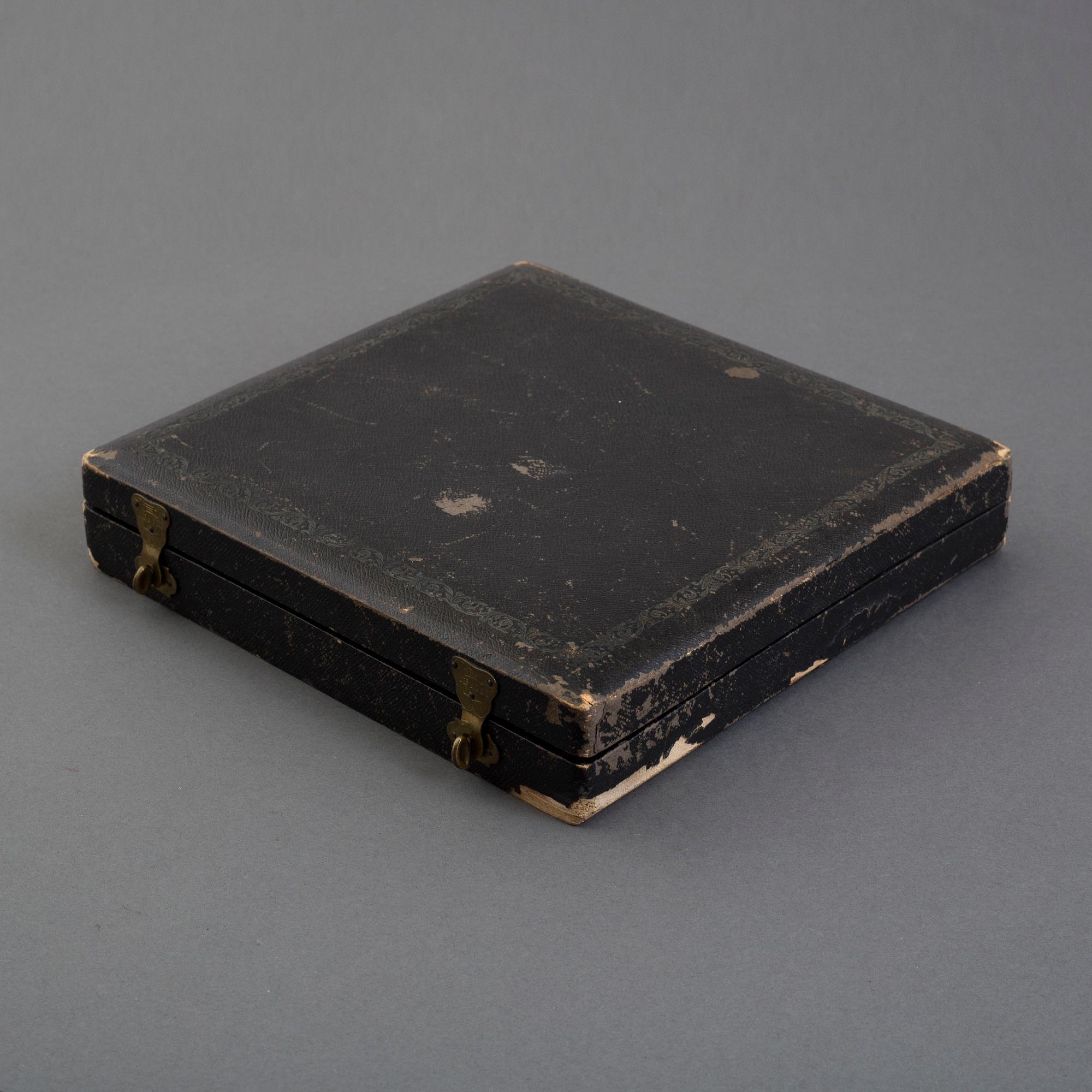 12 French silver and ebony fruit knives, 1809-19.