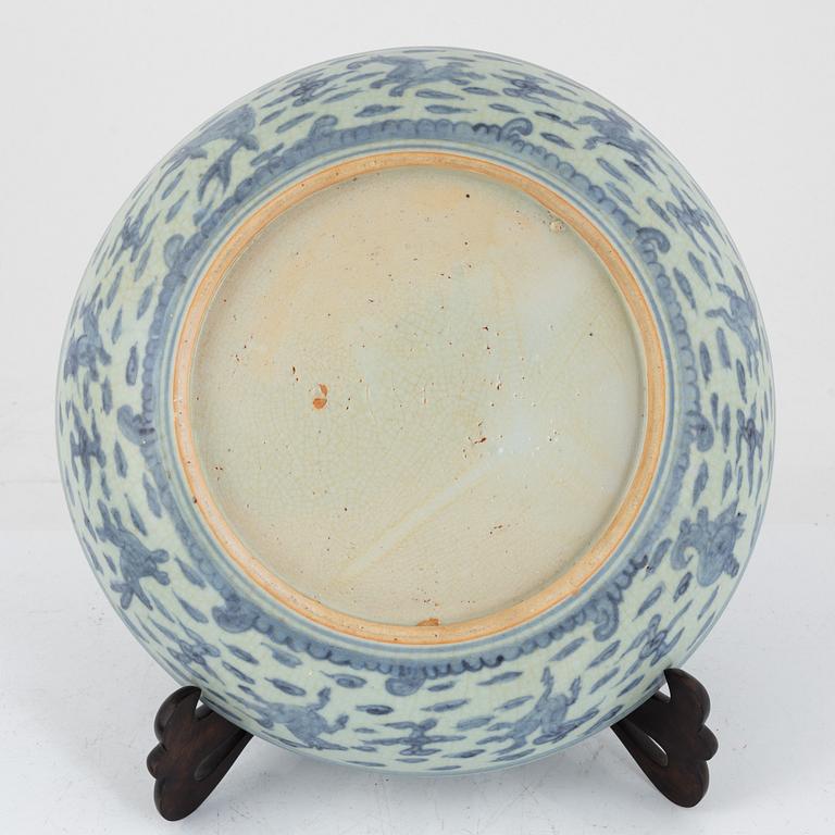 A large blue and white dish, Ming dynasty (1368-1644).