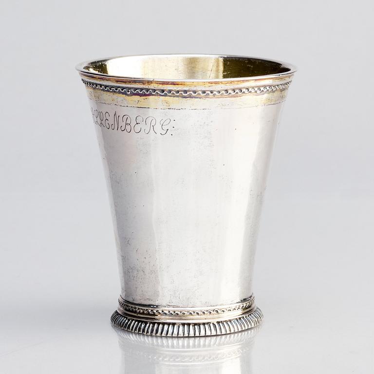 Petter Lund, bägare, delvis förgyllt silver, Nyköping 1728.