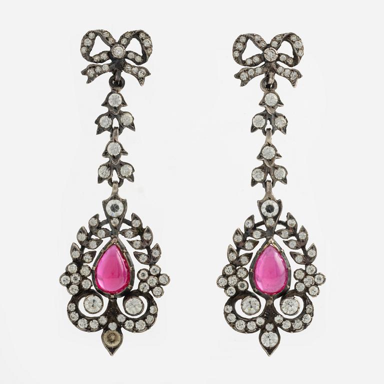 Set of necklace and earrings, silver and paste.
