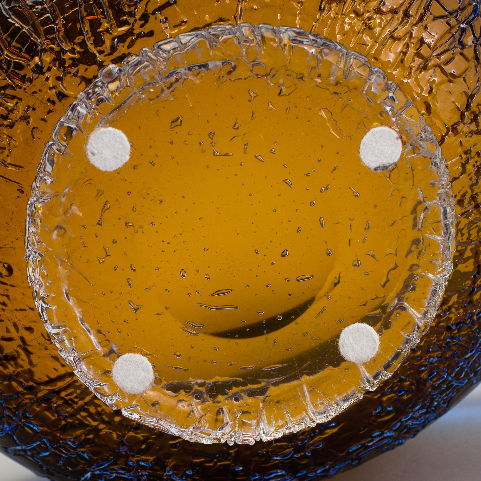 A glass vase and a bowl by Ann & Göran Wärff, Kosta 1970´s.