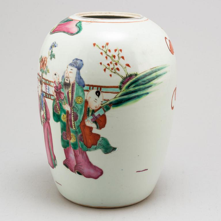 KRUKA, porslin. Kina, Sen Qing omkring 1900.