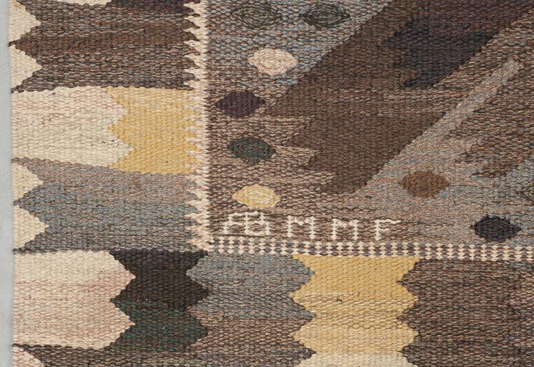 CARPET. "Nejlikan gråsvart". Tapestry weave (gobelängteknik). 276,5 x 155 cm. Signed AB MMF BN.