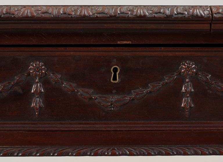 BIBLIOTEKSBORD. England, 1700-talets andra hälft, i Thomas Chippendales art.