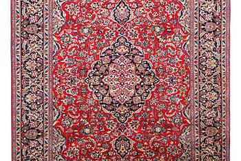 A Najafabad carpet, c. 341 x 247 cm.