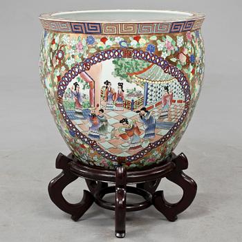 FISKBASSÄNG, porslin, Kanton, 2000-tal.