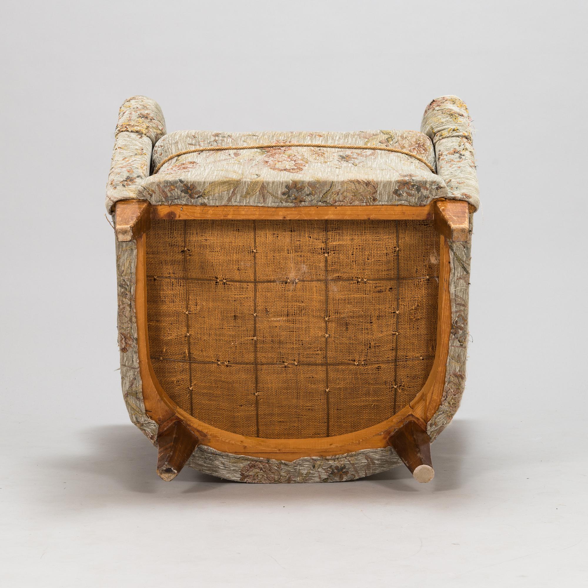 A mid-20th-century armchair.