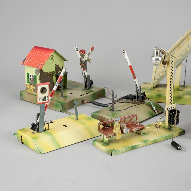 TÅGTILLBEHÖR, 9 delar, Tyskland, 1930-tal. Märklin och Kibri.