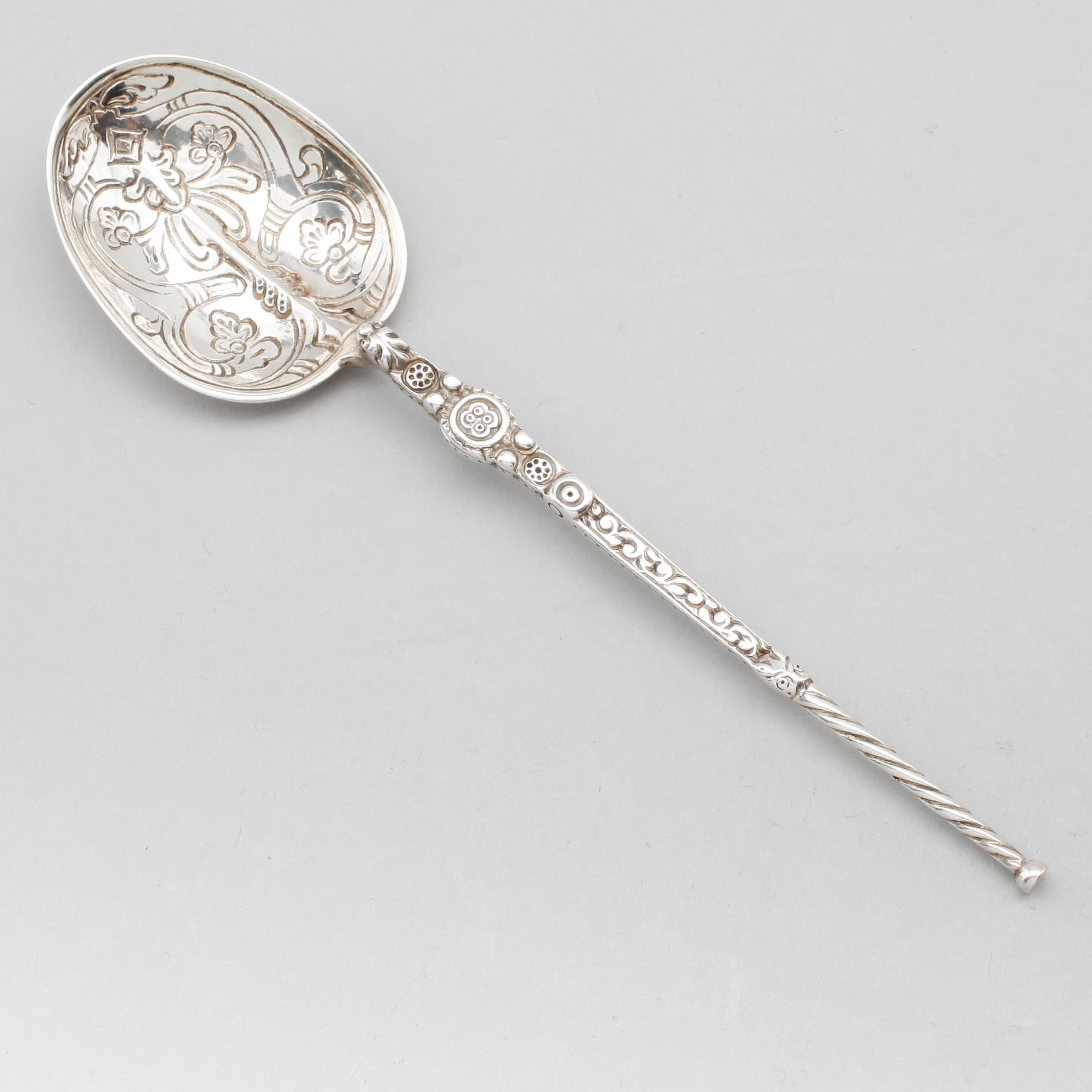 SKED, silver, Elkington & Co, London 1902. Vikt ca 43 gram.
