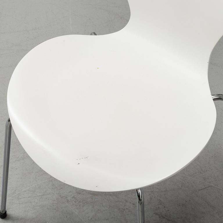 ARNE JACOBSEN, stolar, 7 st, "Sjuan", för Fritz Hansen, Danmark, 2000-tal.