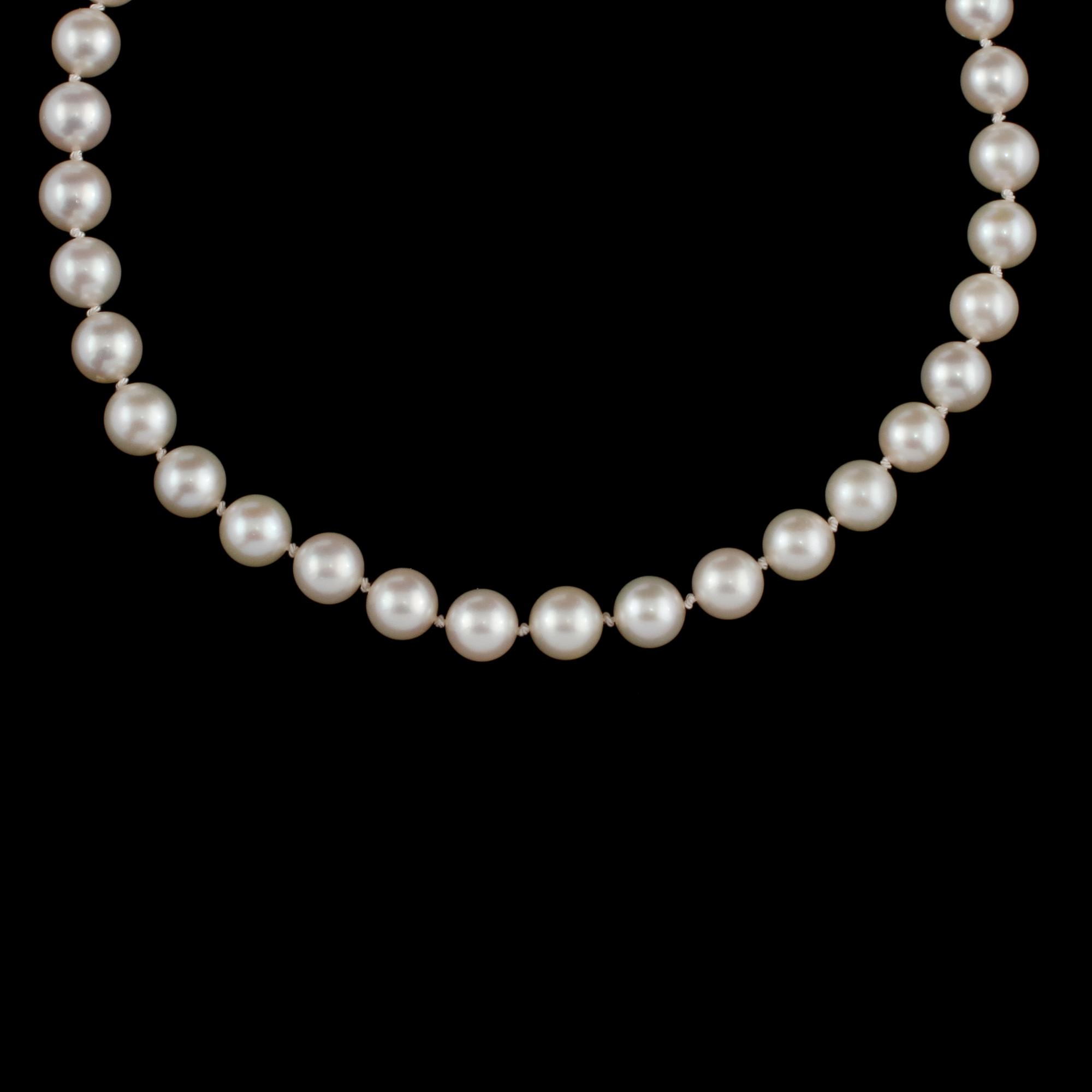 COLLIER, odlade pärlor, lås i sterlingsilver, utländska stämplar.