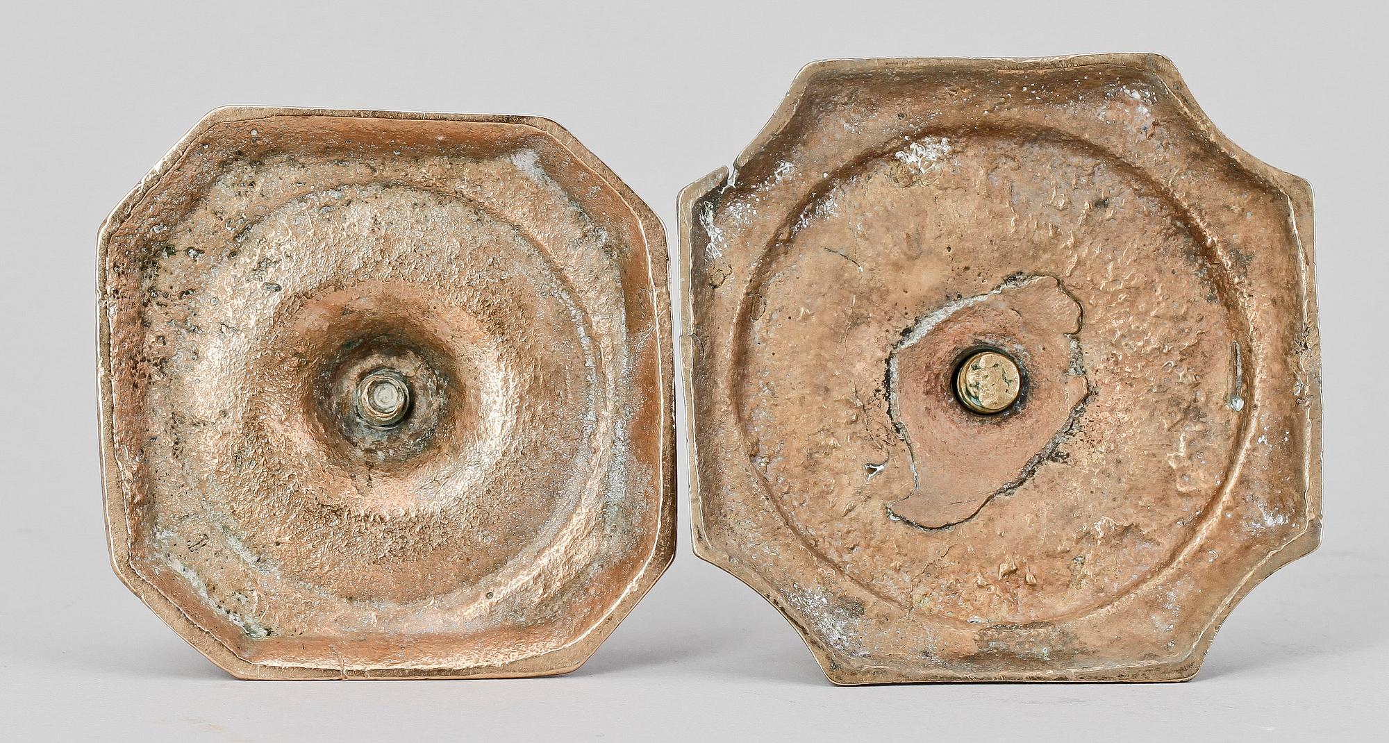 LJUSSTAKAR, 2 st, mässing, senbarock, 1700-talets mitt.