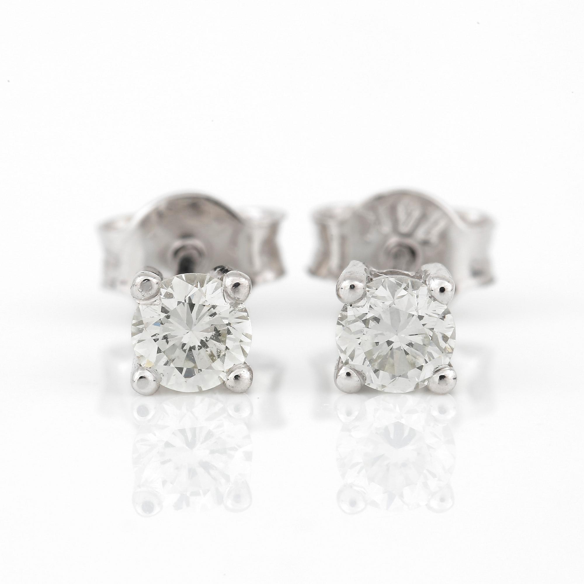 ÖRHÄNGEN, ett par, med briljantslipade diamanter, totalt ca 0,42 ct.