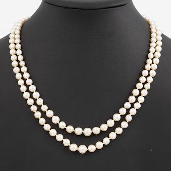 Necklace two rows of cultured pearls clasp 18K gold with a cultured pearl.