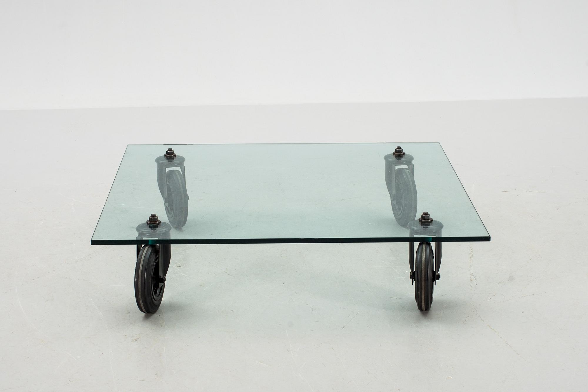 SOFFBORD, "Tavolo con ruote", Gae Aulenti, Fontana Arte, Italien.