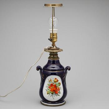 BORDSLAMPA, porslin, 1800-talets slut.