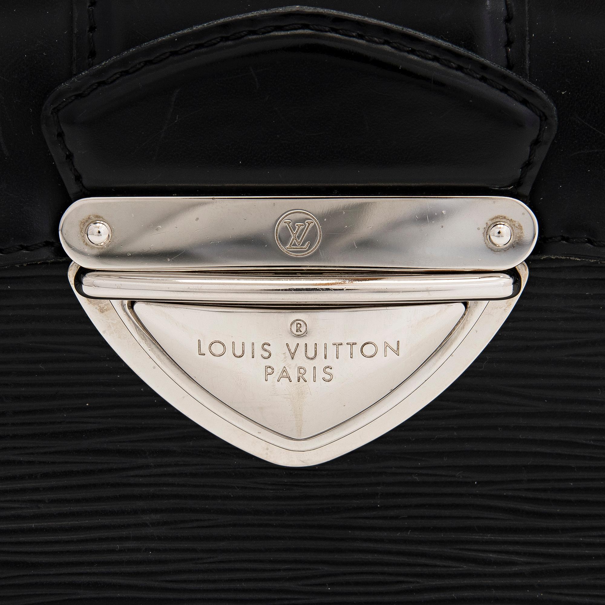 Louis Vuitton, a 'Pochette Montaigne' bag.