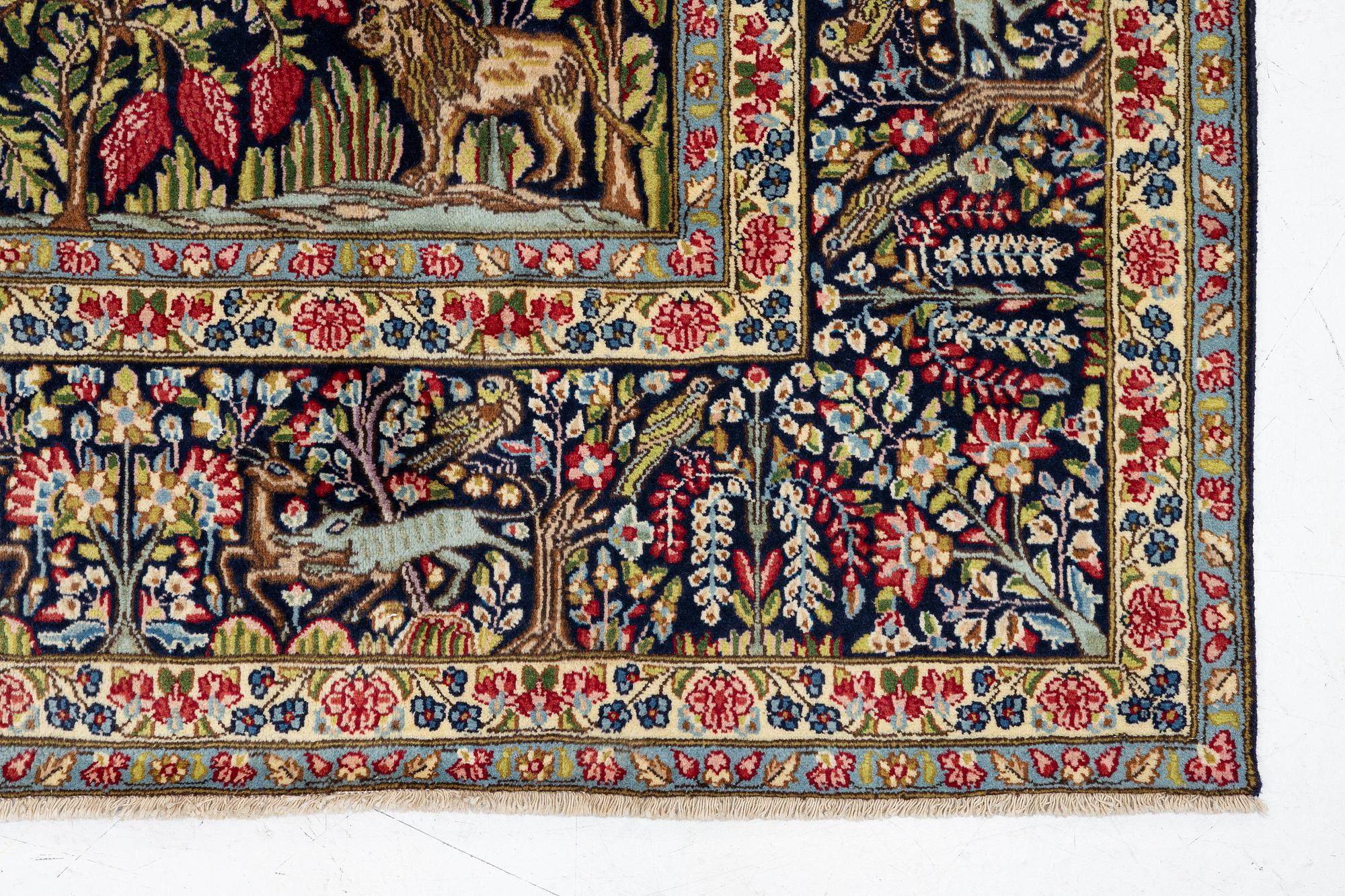 Matta, Kirman, ca 390 x 290 cm.