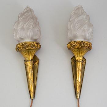 A pair of Louis XVI-style wall lights, early 20th century.