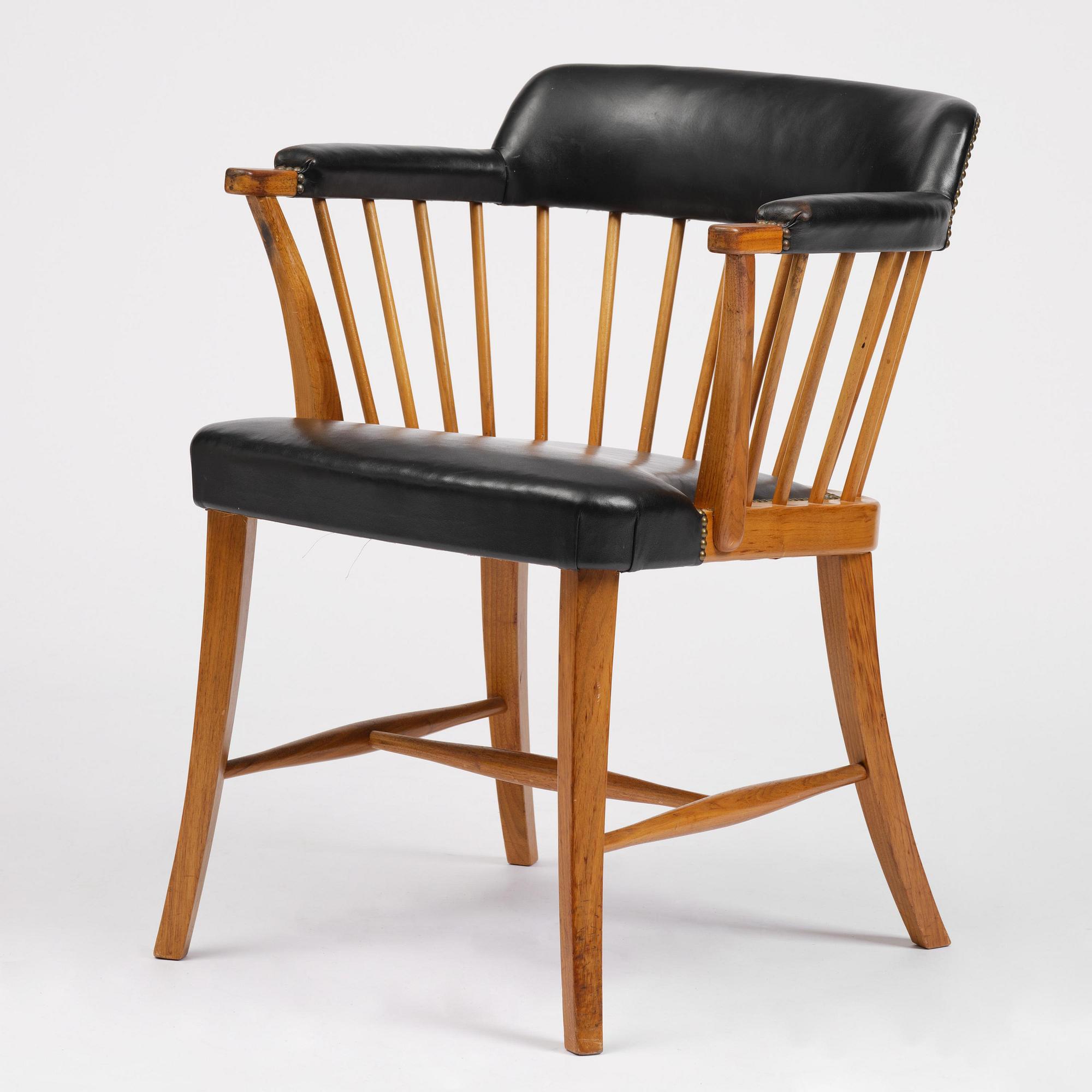 Josef Frank, karmstol, modell B 789A, ”Kaptensstol”, Firma Svenskt Tenn, 1960-tal.