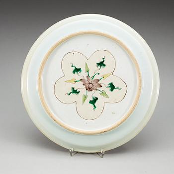 A wucai dish, Qing dynasty, Yongzheng (1723-35).