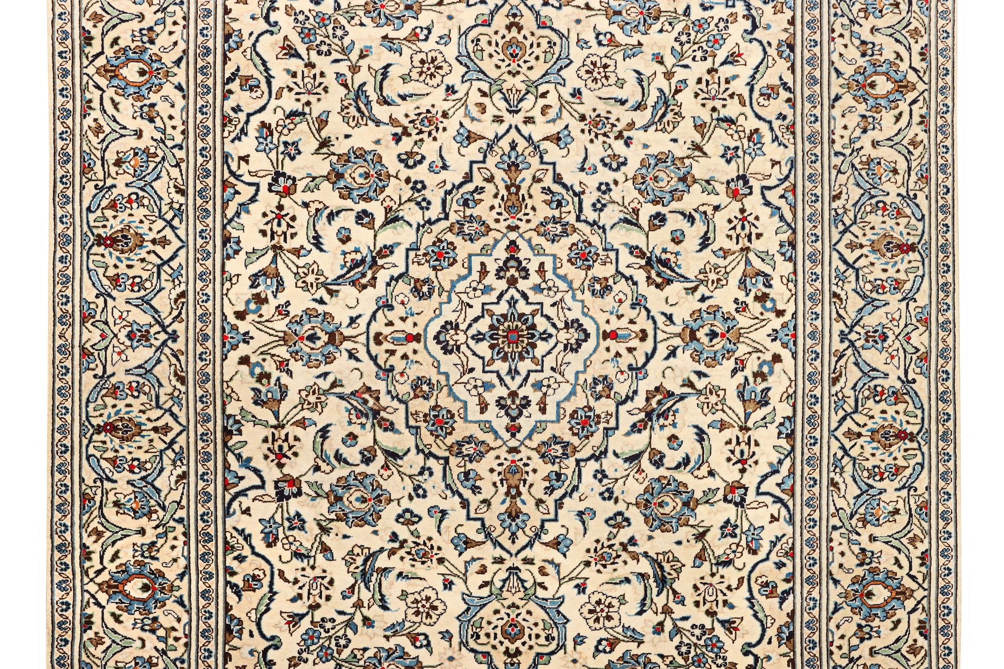 A Kashan carpet, c. 290 x 197 cm.