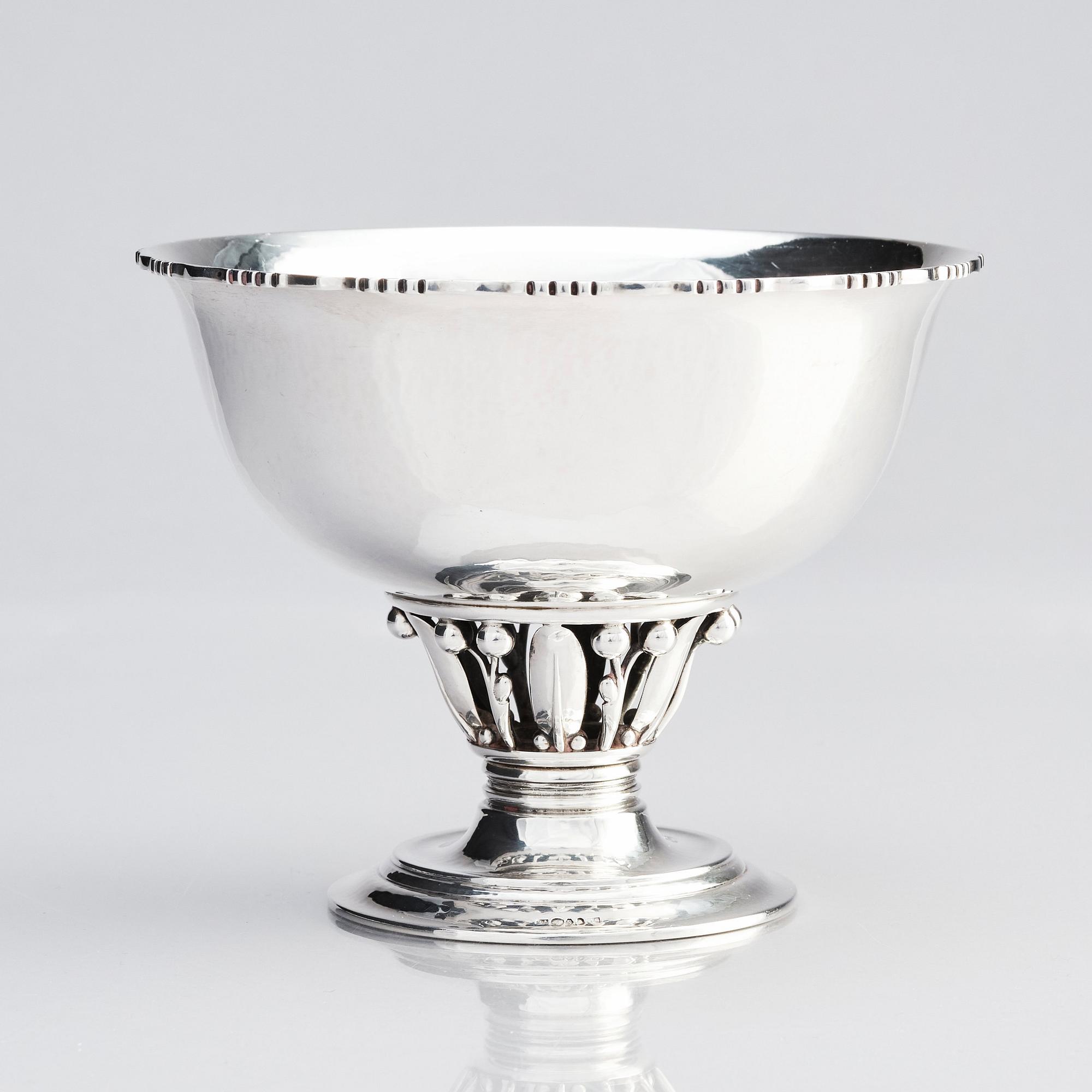 Georg Jensen, skål på fot, Köpenhamn 1925-1932, sterling silver, design nr 180B, svenska importstämplar K Anderson 1931.