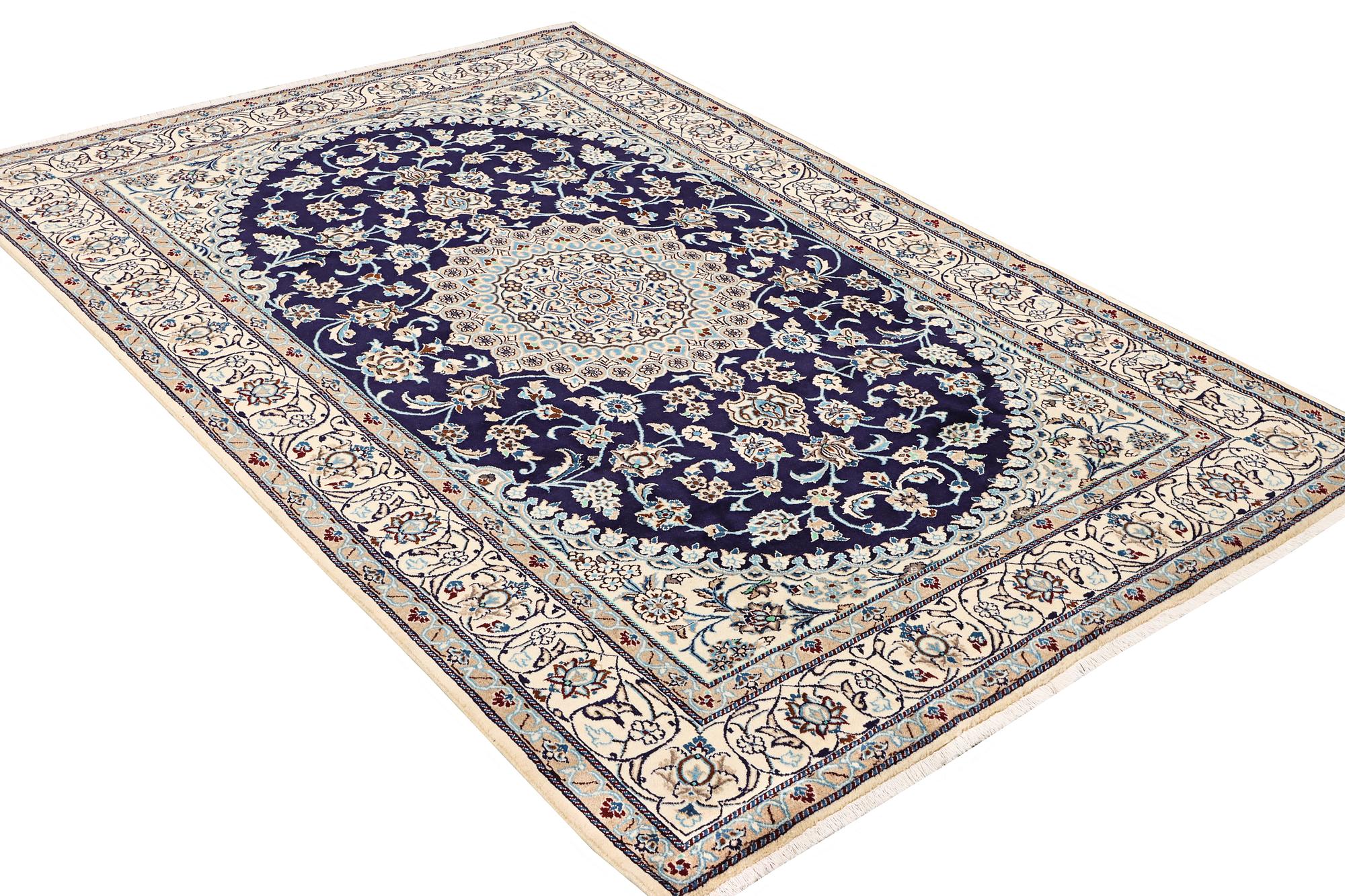 Matta, Nain, 9 LA, part silk, ca 297 x 194 cm.