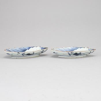 A pair of leaf shaped Japanese dishes, 19th Century.