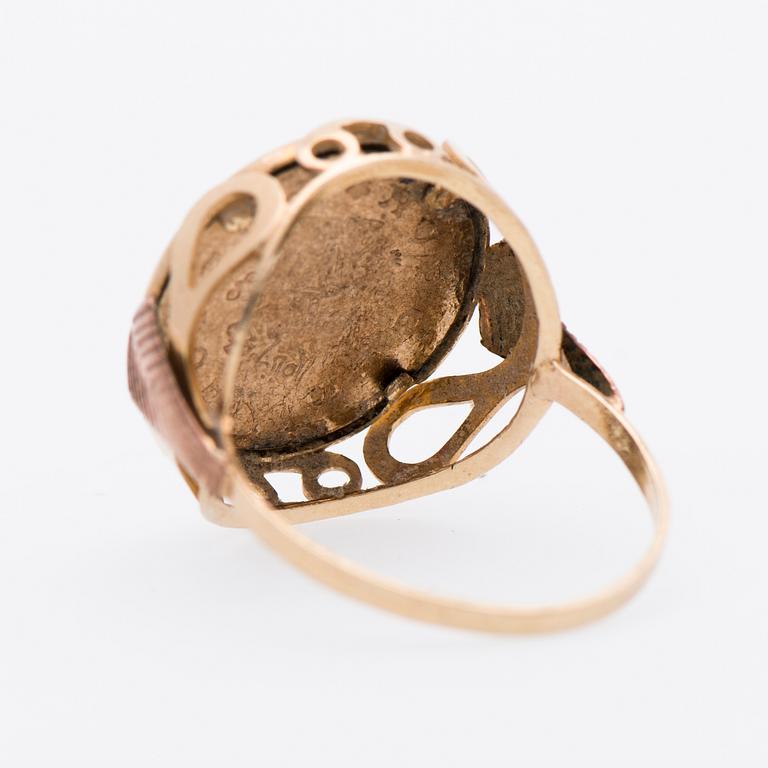 A RING, 14K gold coin, setting and ring schank 10K gold.