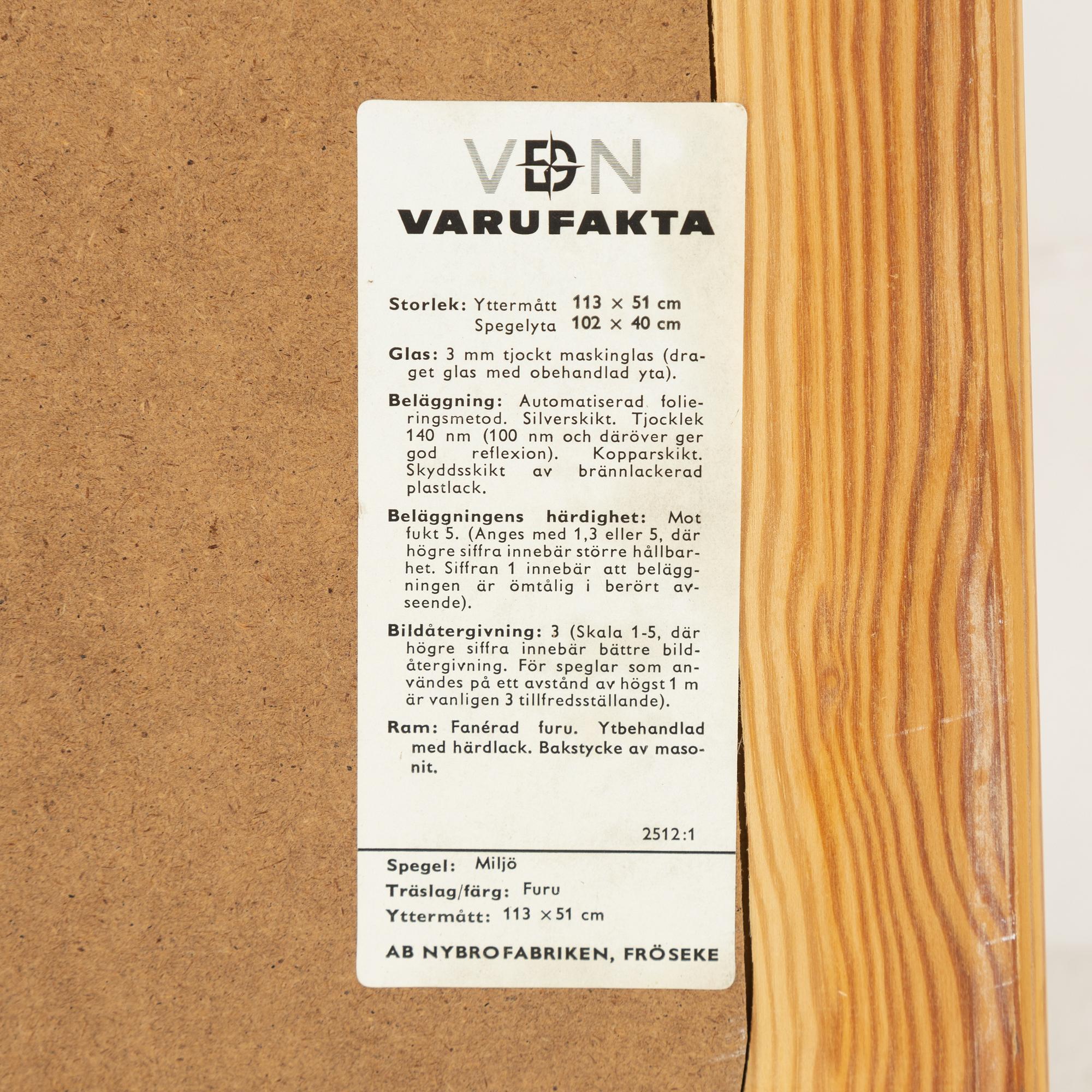A 'Miljö' pine mirror, AB Fröseke Nybrofabriken, 1970-tal.