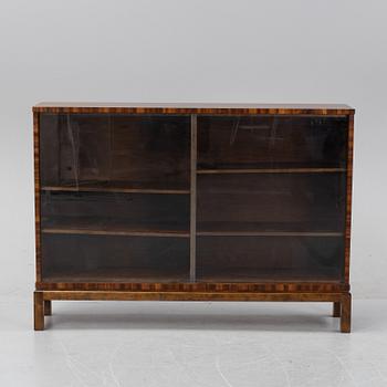 Bokhylla med glasdörrar, funkis, 1930-tal.