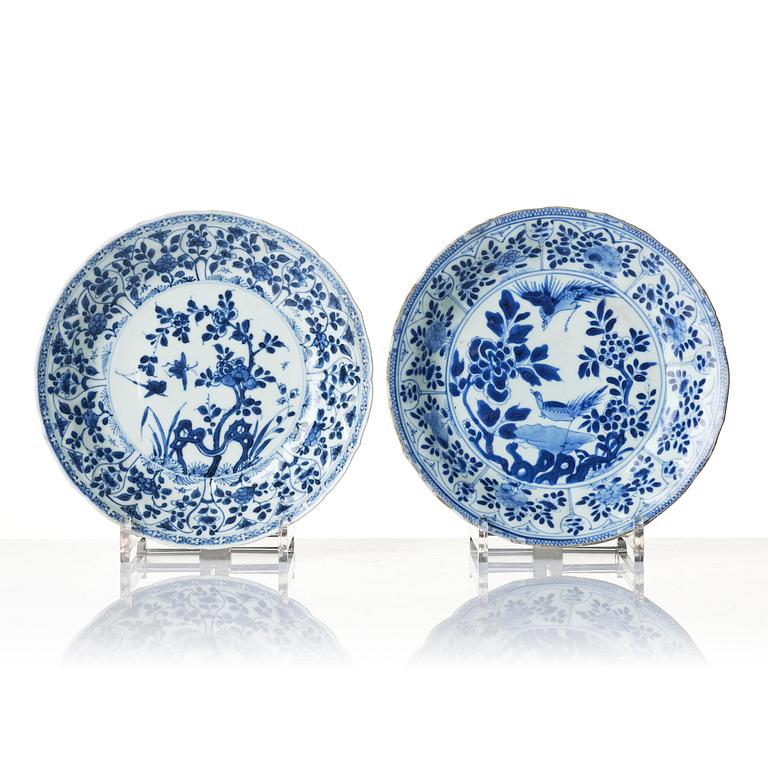 A matched set of six blue and white dishes, Qing dynasty, Kangxi (1662-1722).