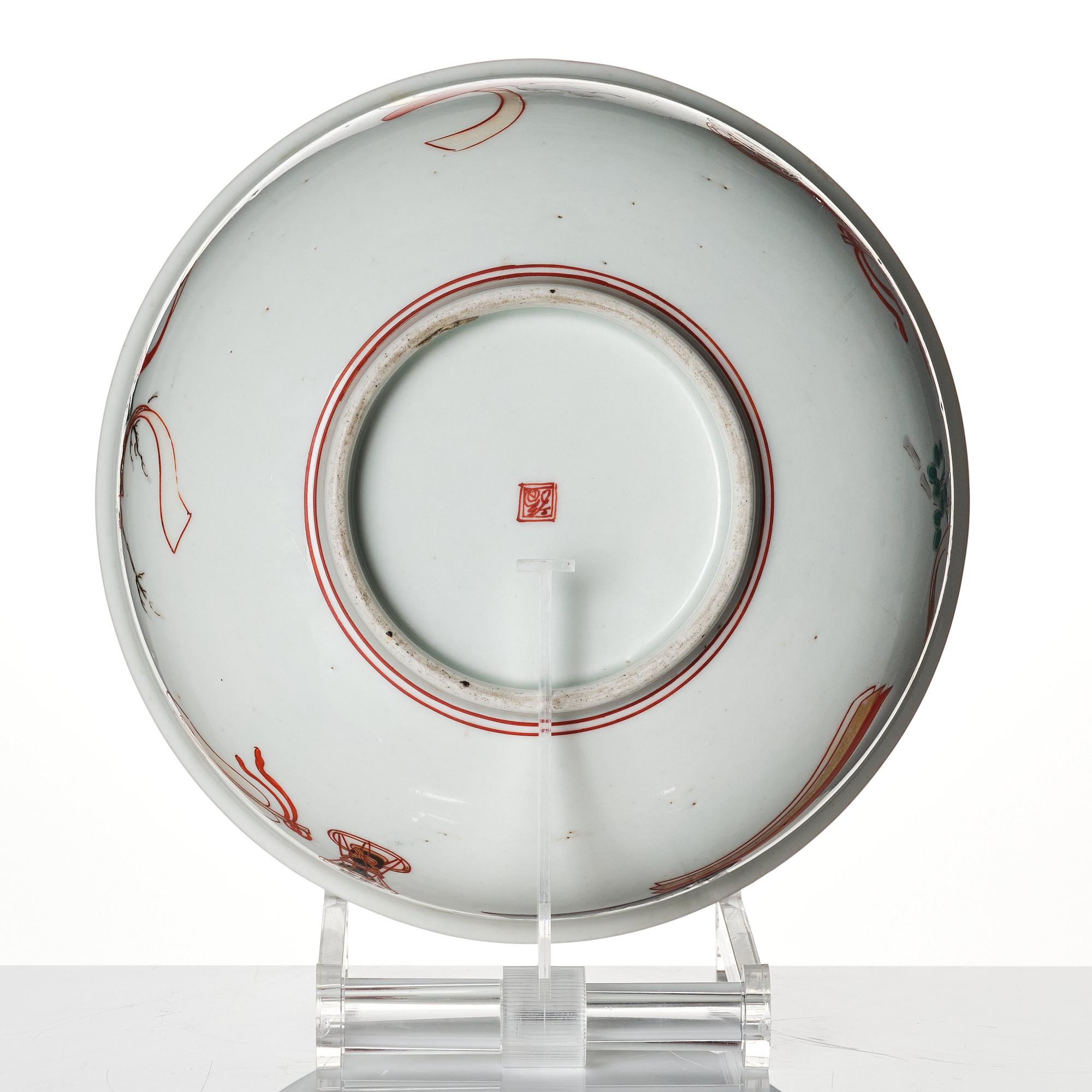 A Japanese porcelain bowl, Edo period (1603-1868).
