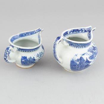 A group of Chinese porcelain, Qing dynasty, Qianlong (1736-1795), Jiaqing (1736-1820) and 19th/20th century, (9 pcs).