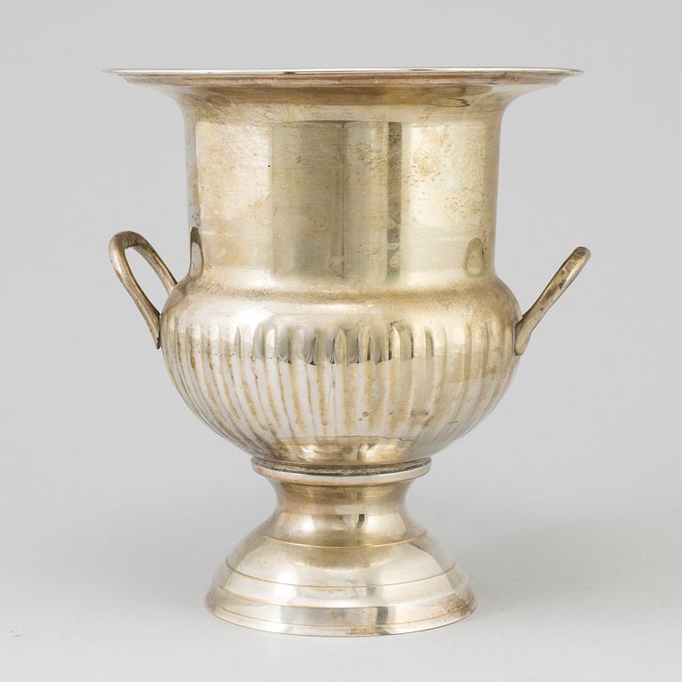 A late 20th century silver plate  Trophy Style Champagne Ice Bucket, International Silver Company Co., India.
