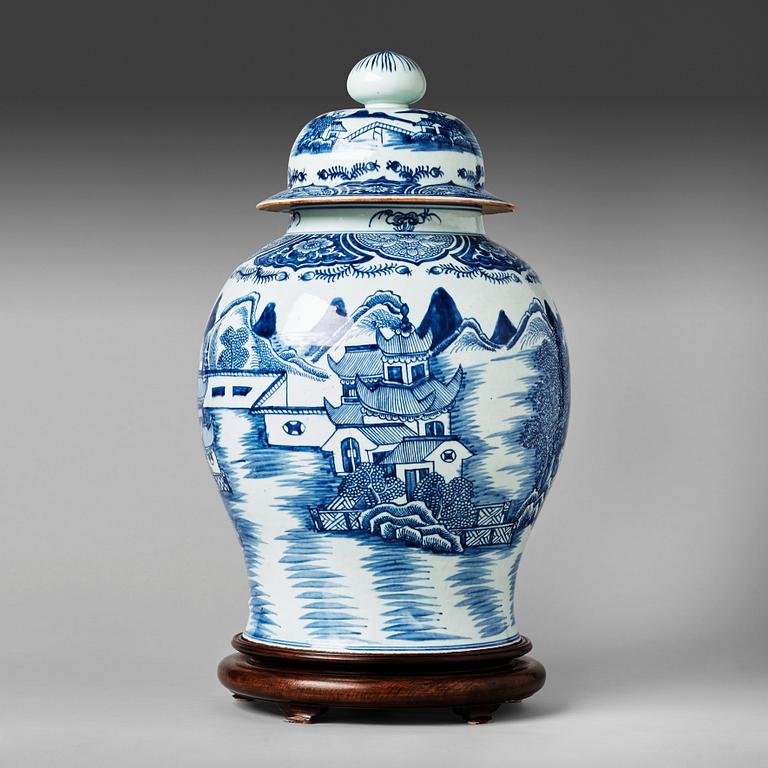 A large blue and white jar with cover, Qing dynasty, Jiaqing (1796-1820).