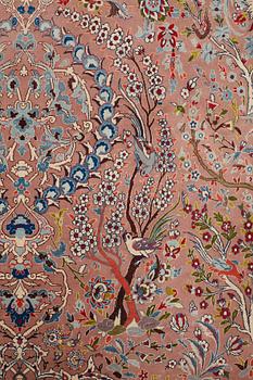 A CARPET, Old Esfahan, ca 416 x 305 cm (+ the ends have 5,5 and 7 cm flat weave).