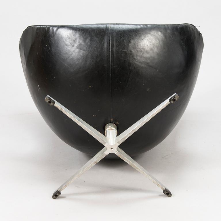 ARNE JACOBSEN, A 1960s arm chair "Egg chair" designed for Fritz Hansen, Denmark.