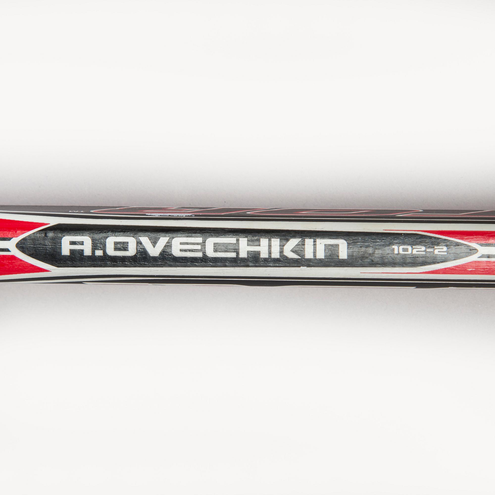 Jääkiekkomaila, signeerattu Alexander Ovechkin.